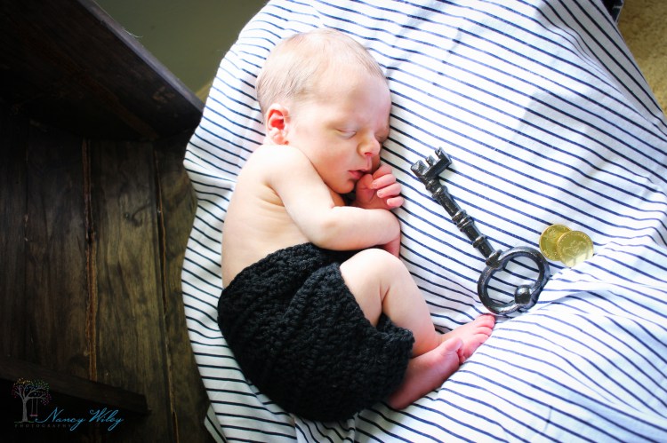 Colton_VA_Beach_Newborn_Photographer-15